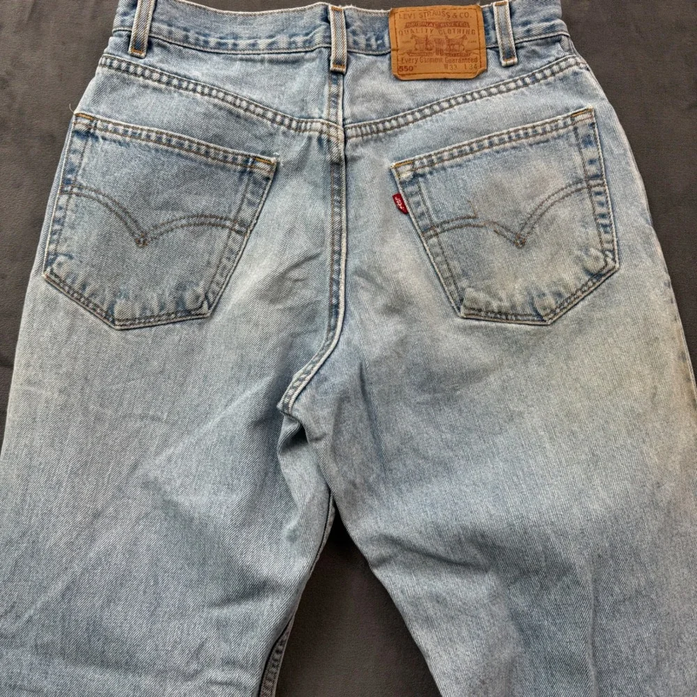 Vintage Levis 550 Relaxed Fit Jeans Light Wash Made in USA 33x34 Distressed